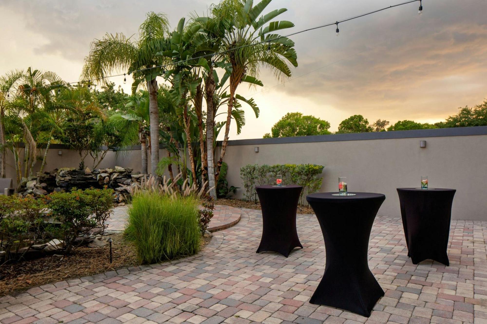 Отель Courtyard Tampa Олдсмар Экстерьер фото
