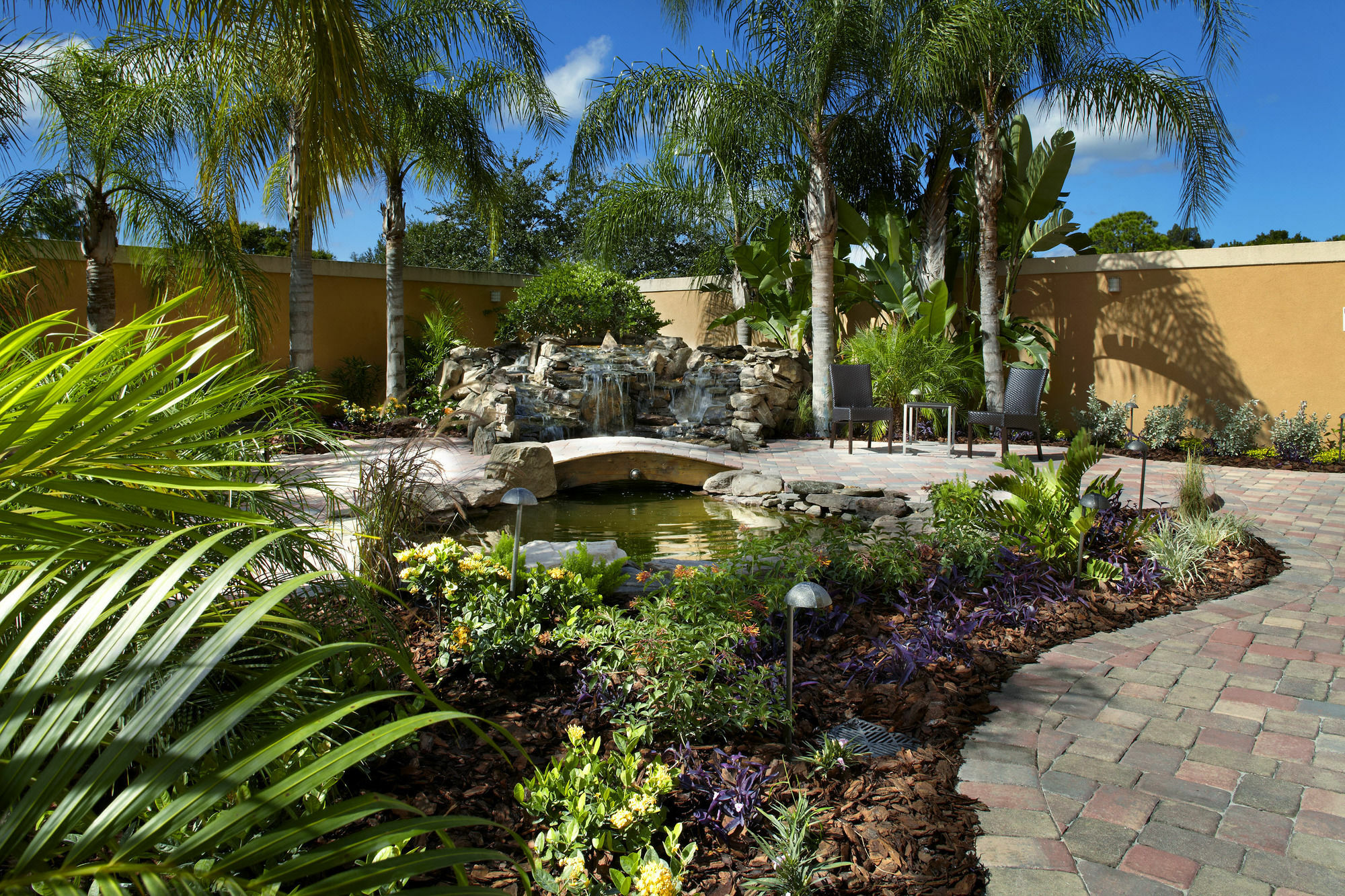 Отель Courtyard Tampa Олдсмар Экстерьер фото